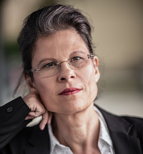Birgit R. – Schauspiel Sedcard-Foto 2 bei JustInCast