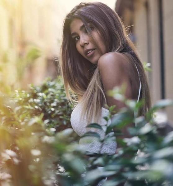 Julieth G. – Fashion Sedcard-Foto 3 bei JustInCast
