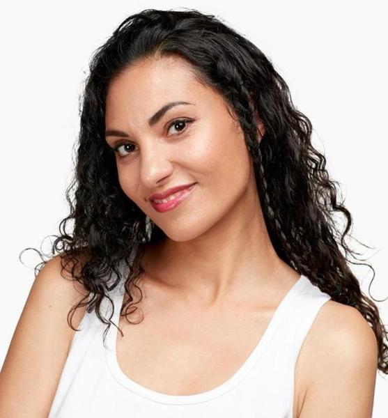 Niloofar B. – Real People Sedcard-Foto 2 bei JustInCast