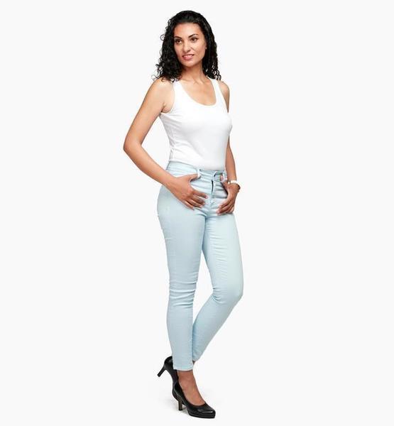Niloofar B. – Real People Sedcard-Foto 4 bei JustInCast