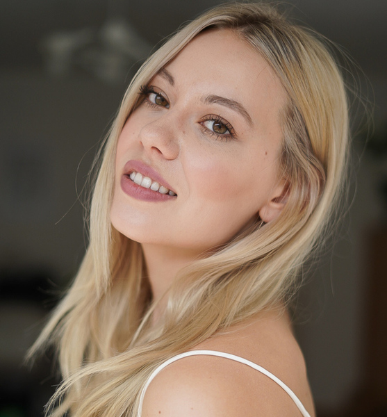 Angelina S. – Schauspiel Sedcard-Foto 2 bei JustInCast