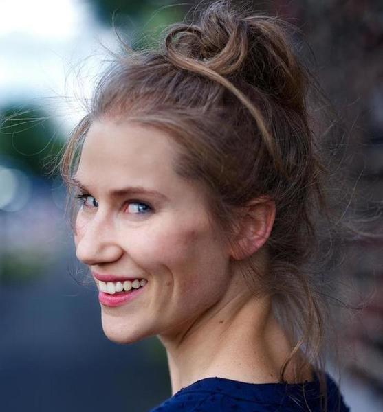 LIoba P. – Schauspiel Sedcard-Foto 2 bei JustInCast