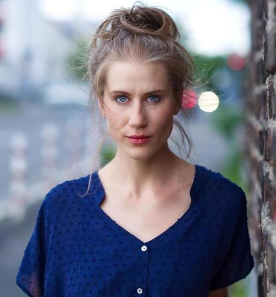 LIoba P. – Schauspiel Sedcard-Foto 4 bei JustInCast