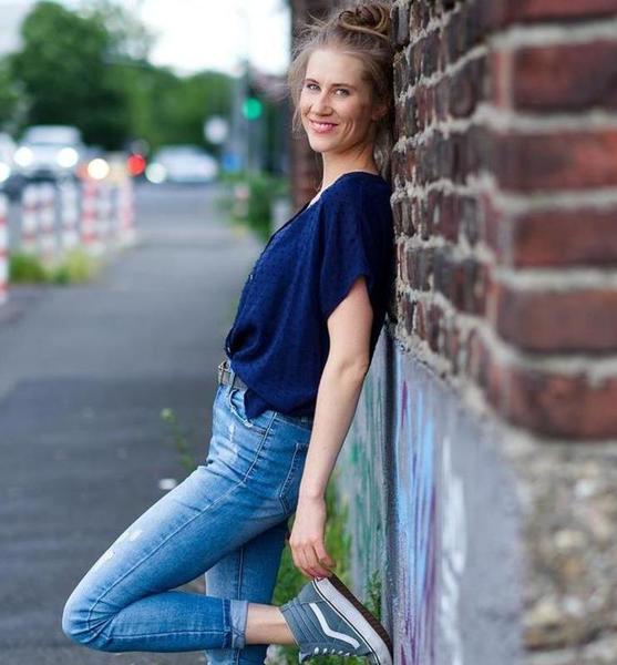 LIoba P. – Schauspiel Sedcard-Foto 3 bei JustInCast