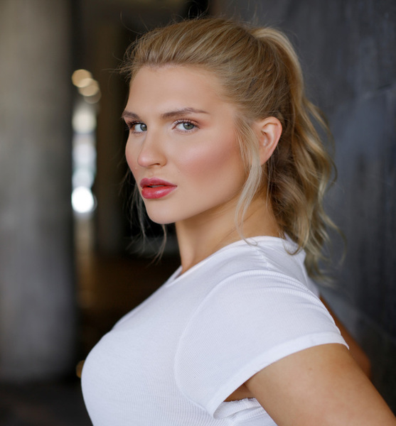 Ekaterina L. – Schauspiel Sedcard-Foto 2 bei JustInCast
