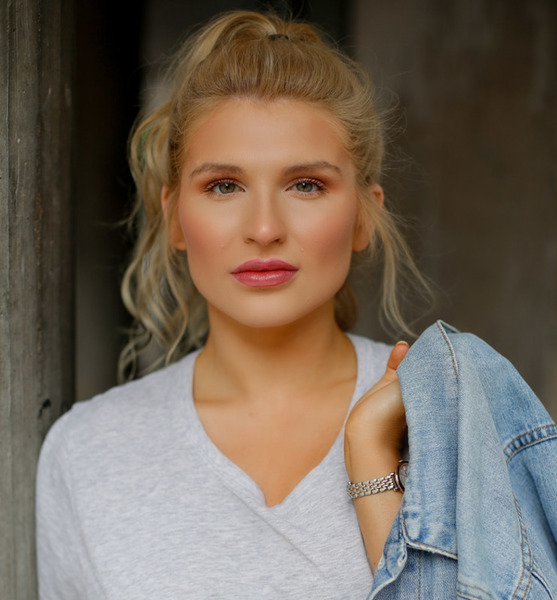 Ekaterina L. – Schauspiel Sedcard-Foto 4 bei JustInCast