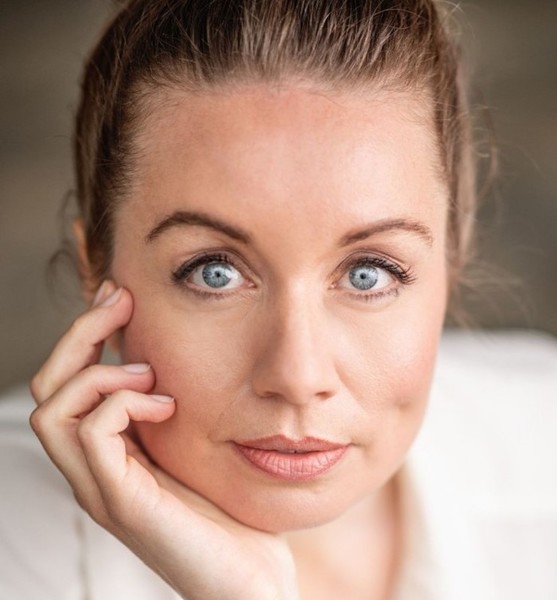 Leoni B. – Schauspiel Sedcard-Foto 3 bei JustInCast