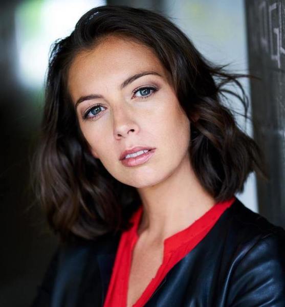 Isabell V. – Schauspiel Sedcard-Foto 2 bei JustInCast