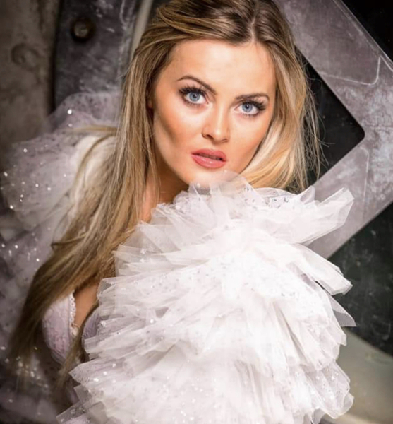 Karolina  K. – Tanz Sedcard-Foto 3 bei JustInCast