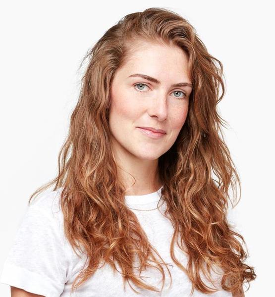Laura B. – Real People Sedcard-Foto 2 bei JustInCast