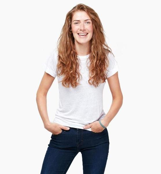 Laura B. – Real People Sedcard-Foto 4 bei JustInCast