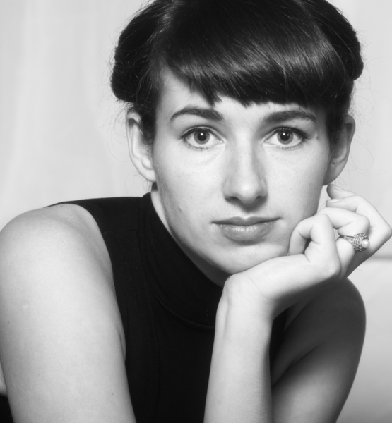 Pia Louise J. – Schauspiel Sedcard-Foto 4 bei JustInCast