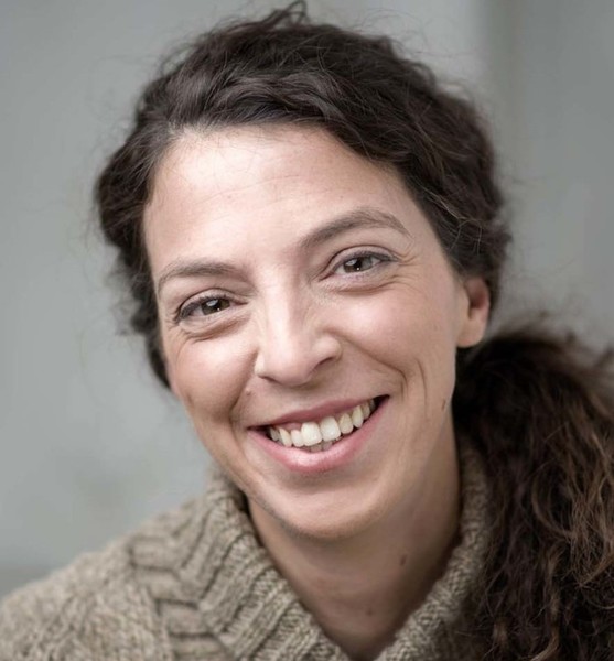 Lucia  R. – Schauspiel Sedcard-Foto 2 bei JustInCast