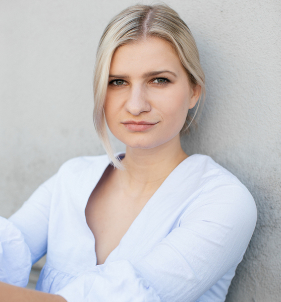 Anja L. – Schauspiel Sedcard-Foto 4 bei JustInCast
