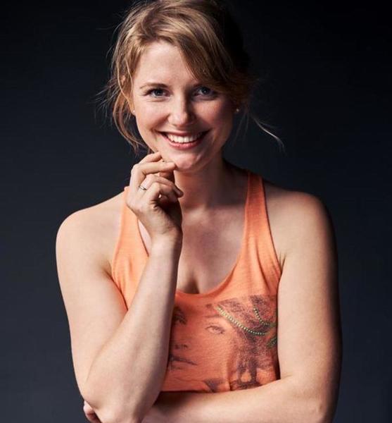 Susann S. – Schauspiel Sedcard-Foto 4 bei JustInCast