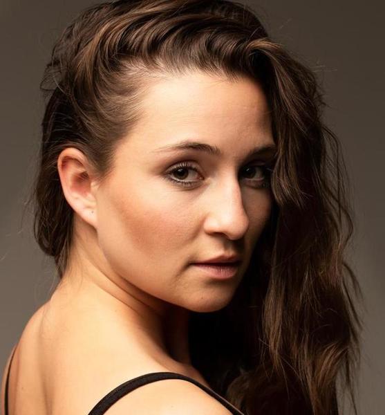 Saskia S. – Tanz Sedcard-Foto 4 bei JustInCast