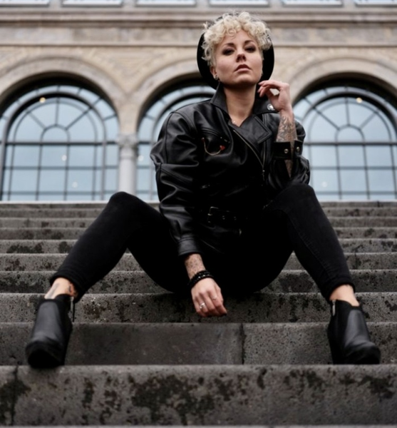 Katrin S. – Fashion Sedcard-Foto 5 bei JustInCast