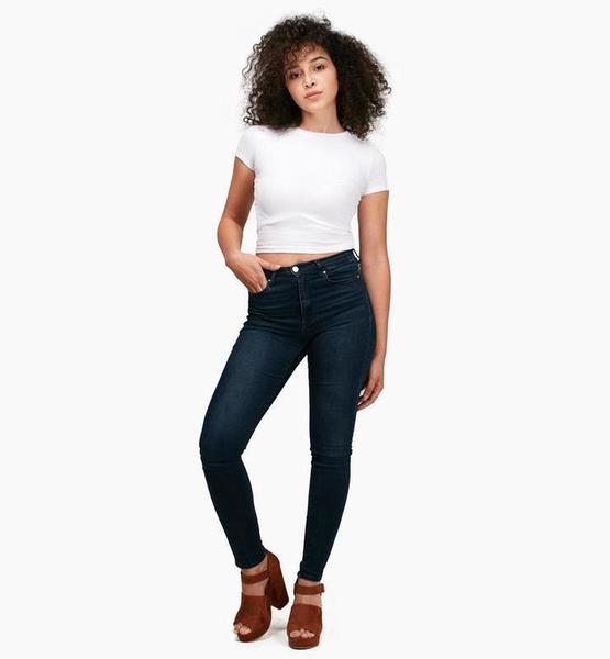 Asena Y. – Fashion Sedcard-Foto 5 bei JustInCast