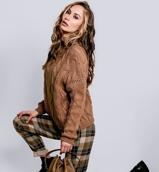veronica k. – Fashion Sedcard-Foto 4 bei JustInCast