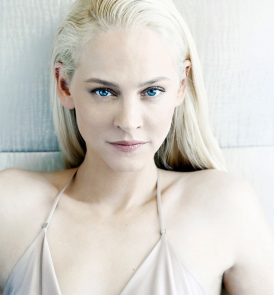 Tiana  P. – Schauspiel Sedcard-Foto 3 bei JustInCast