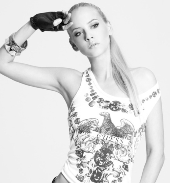 Tiana  P. – Schauspiel Sedcard-Foto 4 bei JustInCast