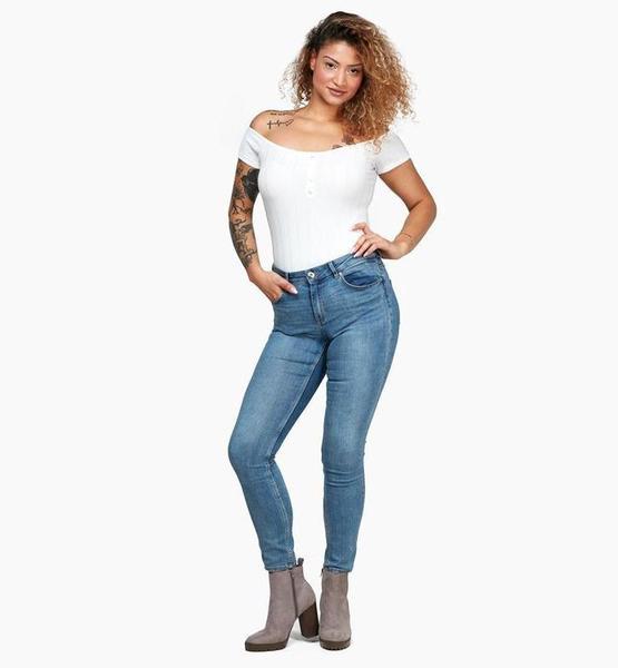 Catherine oumou  S. – Real People Sedcard-Foto 4 bei JustInCast