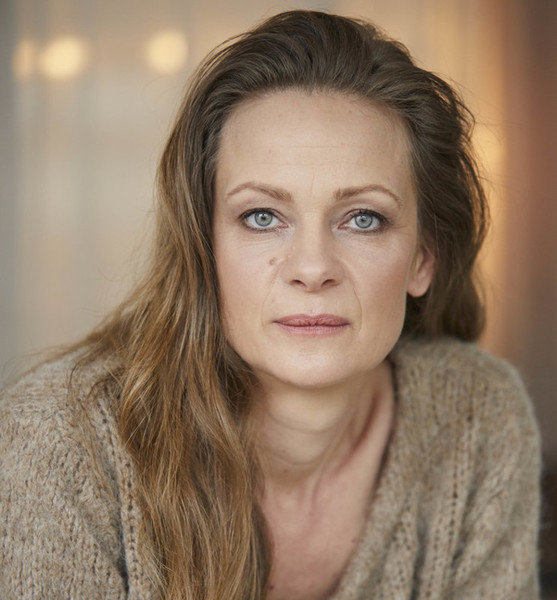 Silke  v. – Schauspiel Sedcard-Foto 2 bei JustInCast