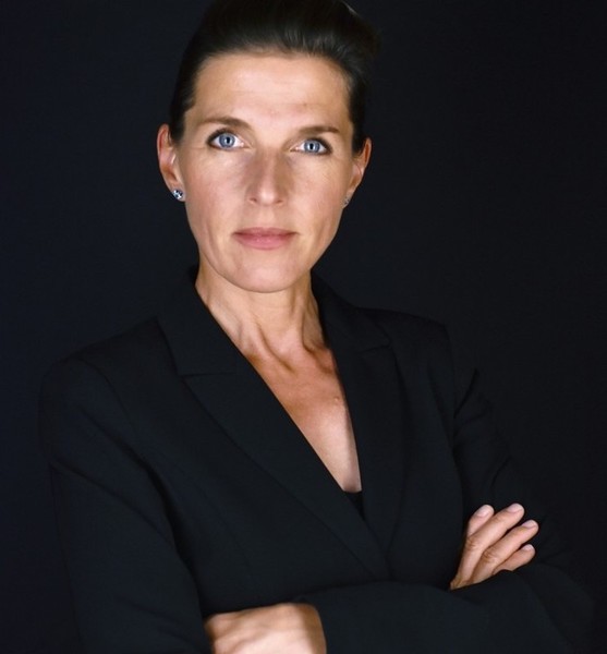 Suzan E. – Schauspiel Sedcard-Foto 5 bei JustInCast