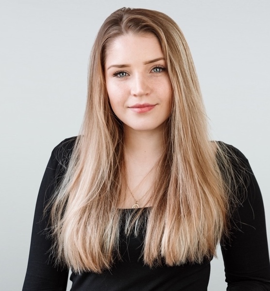 Marie  E. – Fashion Sedcard-Foto 2 bei JustInCast
