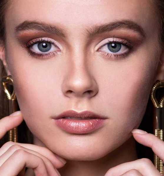 Nikoletta B. – Fashion Sedcard-Foto 2 bei JustInCast