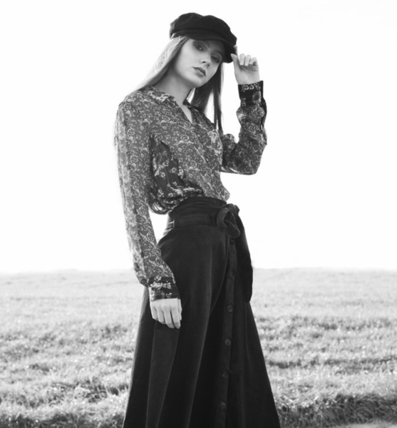 Nikoletta B. – Fashion Sedcard-Foto 3 bei JustInCast