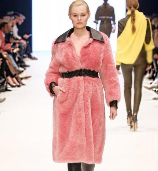 Vanessa  E. – Fashion Sedcard-Foto 5 bei JustInCast