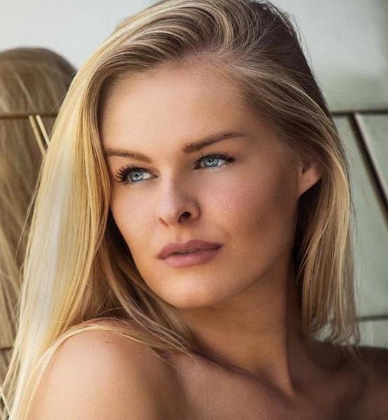Vanessa  E. – Fashion Sedcard-Foto 3 bei JustInCast