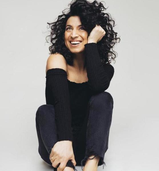Esra  O. – Fashion Sedcard-Foto 4 bei JustInCast