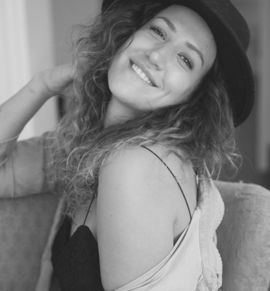 Cyliane H. – Schauspiel Sedcard-Foto 5 bei JustInCast