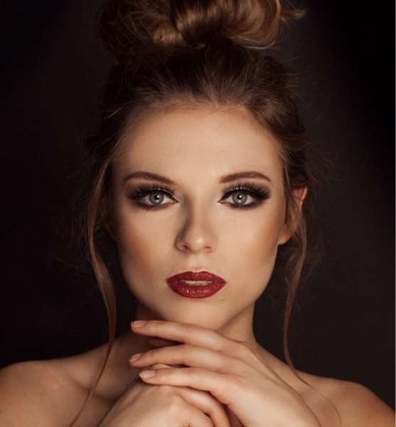 Vanessa H. – Fashion Sedcard-Foto 5 bei JustInCast