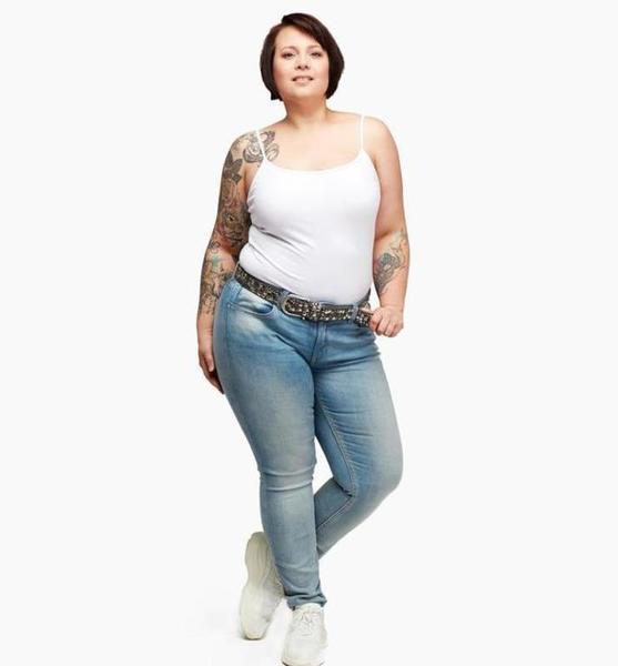 Joana Z. – Real People Sedcard-Foto 3 bei JustInCast