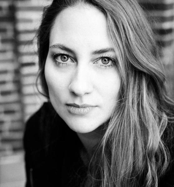 Joyce D. – Schauspiel Sedcard-Foto 4 bei JustInCast