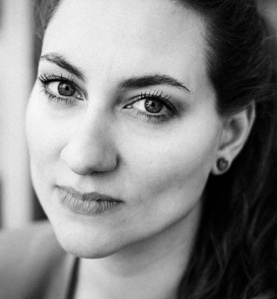 Joyce D. – Schauspiel Sedcard-Foto 5 bei JustInCast