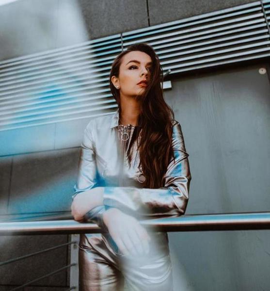Sina K. – Fashion Sedcard-Foto 5 bei JustInCast