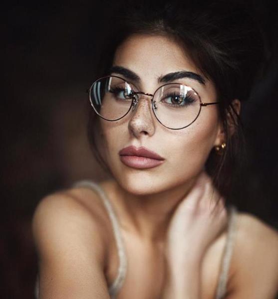 Aleksandra M. – Fashion Sedcard-Foto 3 bei JustInCast