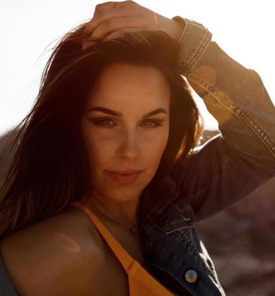 Sarah  B. – Fashion Sedcard-Foto 5 bei JustInCast