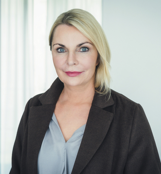 Marina W. – Schauspiel Sedcard-Foto 2 bei JustInCast