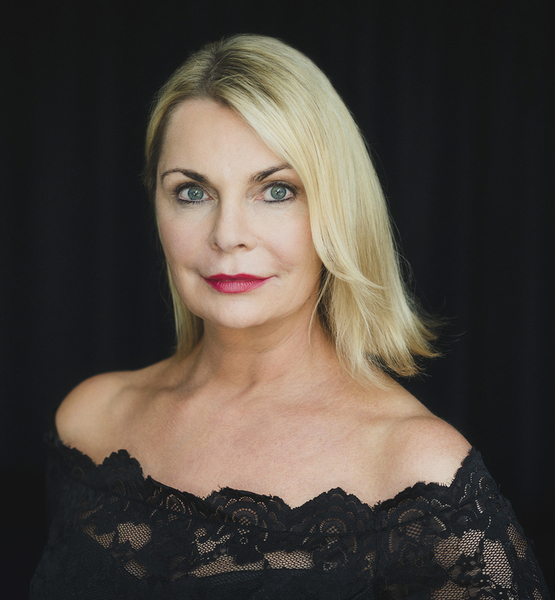 Marina W. – Schauspiel Sedcard-Foto 3 bei JustInCast