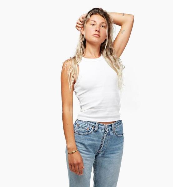 Lina C. – Real People Sedcard-Foto 4 bei JustInCast