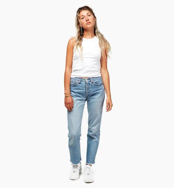 Lina C. – Real People Sedcard-Foto 5 bei JustInCast