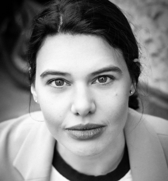 Svenja  V. – Schauspiel Sedcard-Foto 2 bei JustInCast