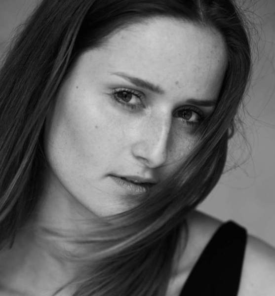 Whitney B. – Schauspiel Sedcard-Foto 3 bei JustInCast