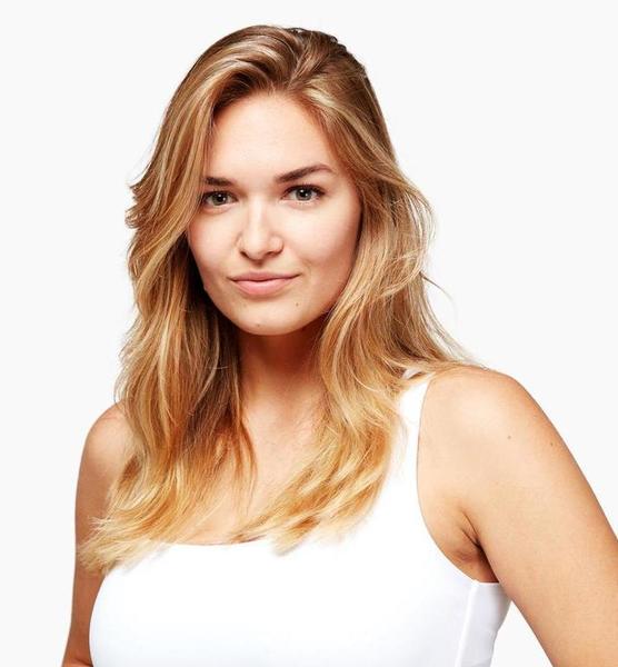 Antonia W. – Real People Sedcard-Foto 2 bei JustInCast