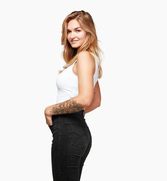Antonia W. – Real People Sedcard-Foto 4 bei JustInCast